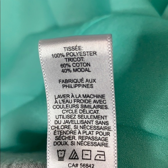 Express Y-neck and 3/4 sleeve top size medium - Picture 6 of 7